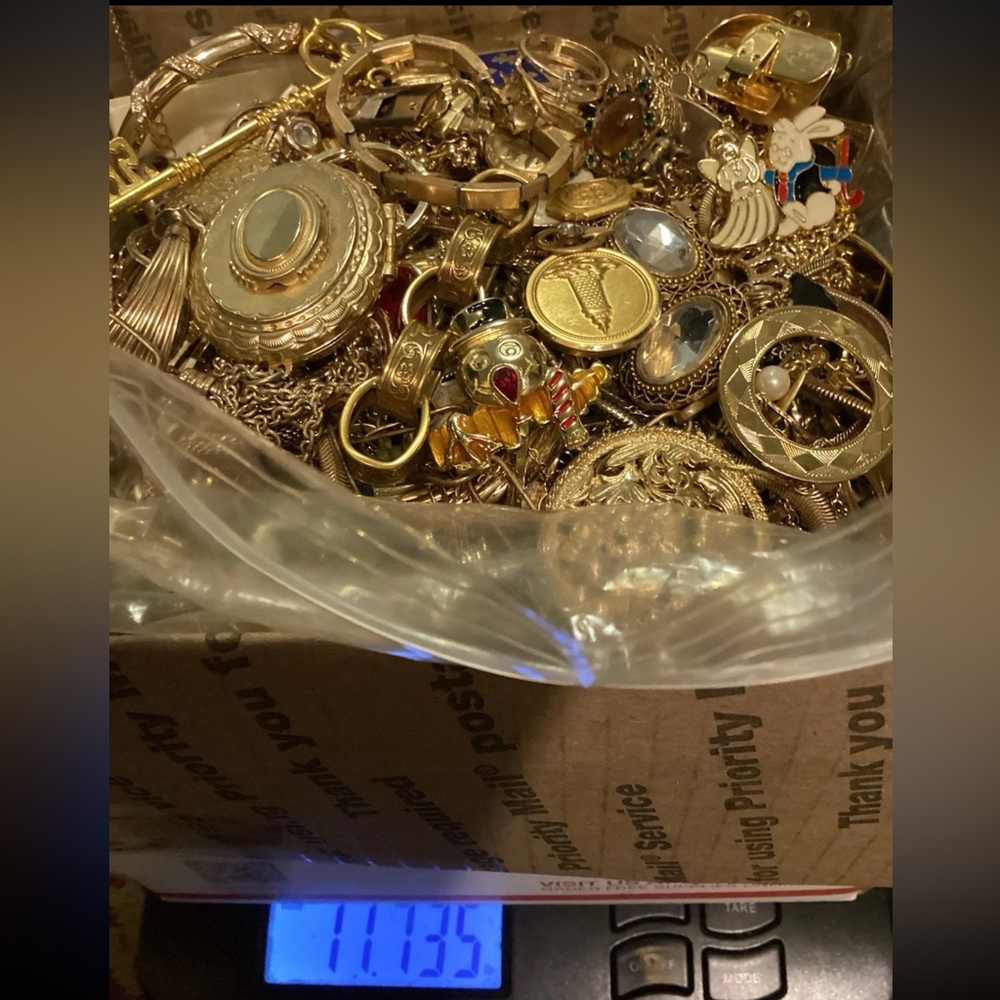 BDJ • Discovery Lot • 1 lb Unsorted Jewelry Treasure Box • Mystery Mix • Bling!